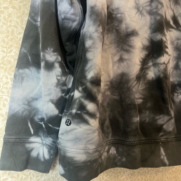 EUC Lululemon earth day hoodie - Picture 4 of 8